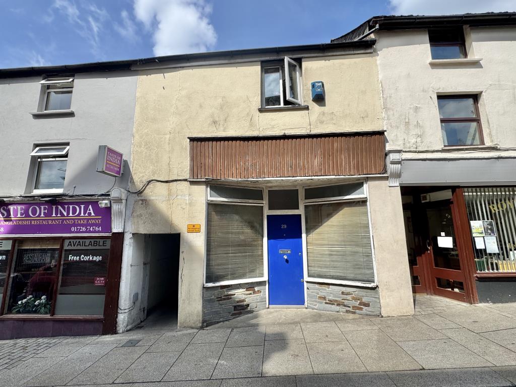 Lot: 140 - PROPERTY ARRANGED AS TWO FLATS - External view of the property